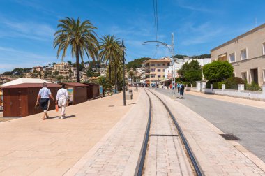 Mallorca, İspanya - 7 Mayıs 2019: Port de Soller, popüler bir aile beldesi Mallorca. İspanya