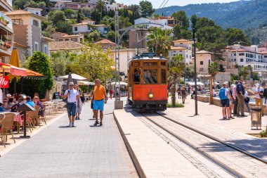 Mallorca, İspanya - 7 Mayıs 2019: Mallorca 'daki Port de Soller limanında deniz gezisi