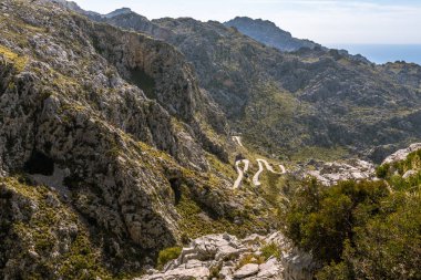 Mirador Coll dels Reis - İspanya 'nın Balear adası Mayorka' nın kuzeybatı kıyısında yer alan dağ geçidi. İspanya