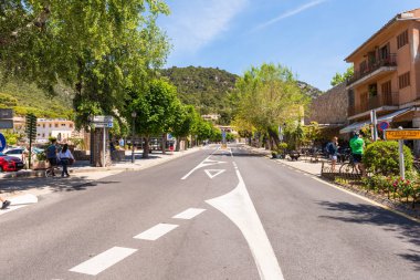 Mallorca, İspanya - 7 Mayıs 2019: Mayorka 'da popüler bir turizm merkezi olan Valldemossa şehri.