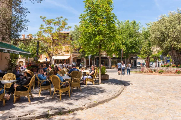 Mallorca, İspanya - 7 Mayıs 2019: Mayorka 'da popüler bir turizm merkezi olan Valldemossa şehri.