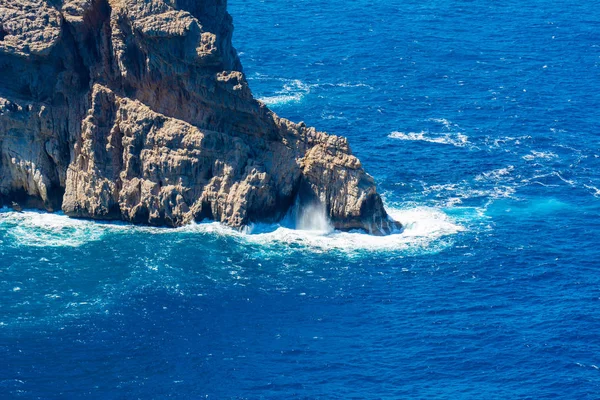 Sea bay with turquoise water and rocks. Mallorca island, Spain — 스톡 사진