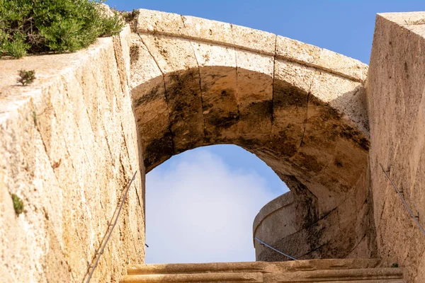 Menorca, spanien - 13. oktober 2019: die bögen der fortaleza de la mola in mahon, eine der größten festungen Europas. — Stockfoto