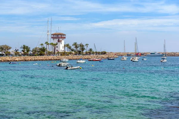 Kilátás az öbölre és Puerto Portals marina üdülőhely található, a dél-nyugati partján Majorca. Baleár-szigetek, Spanyolország — Stock Fotó