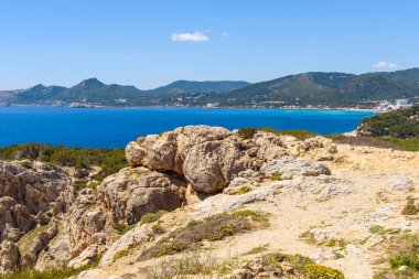 Mayorka 'da Cala Ratjada, güzel yaz manzarası, Mallorca Adası, İspanya