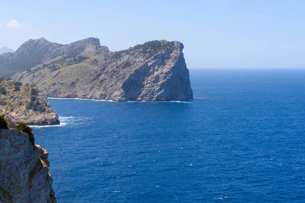Cap de Formentor op het eiland Majorca, een uitkijkpunt naar de bergen en de Middellandse Zee — Stockfoto