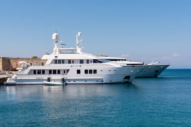 Yunanistan 'ın Rodos limanında lüks yatlar demirliyor