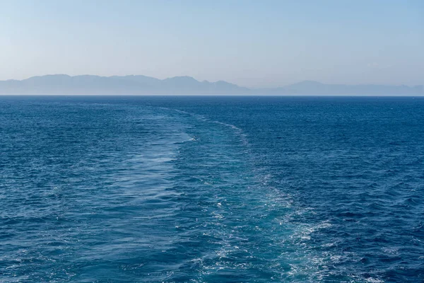 Piste Eau Moussant Derrière Ferry Mer Égée Grèce Concept Vacances — Photo