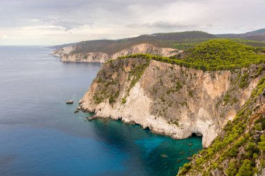 Zakynthos adasındaki Keri Kayalıkları 'nın güzel manzarası. Yunanistan