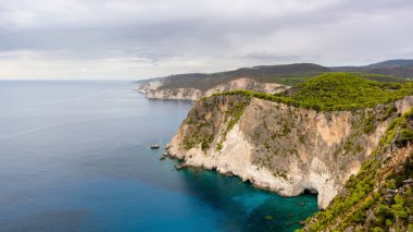 Zakynthos adasındaki Keri Kayalıkları 'nın güzel manzarası. Yunanistan