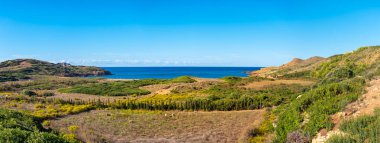 Cala Binimel.la Menorca 'nın kuzey kıyısında yer almaktadır. İspanya