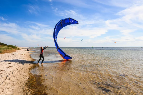 Jastarnia Polen Maj 2020 Ung Man Kitesurfare Redo För Kitesurfing — Stockfoto