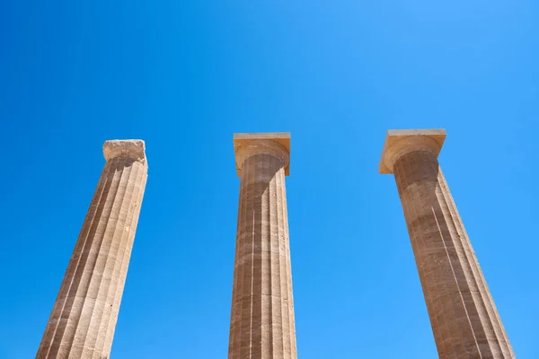 Antike Säulen Auf Der Akropolis Unter Blauem Himmel Lindos Stadt — Stockfoto