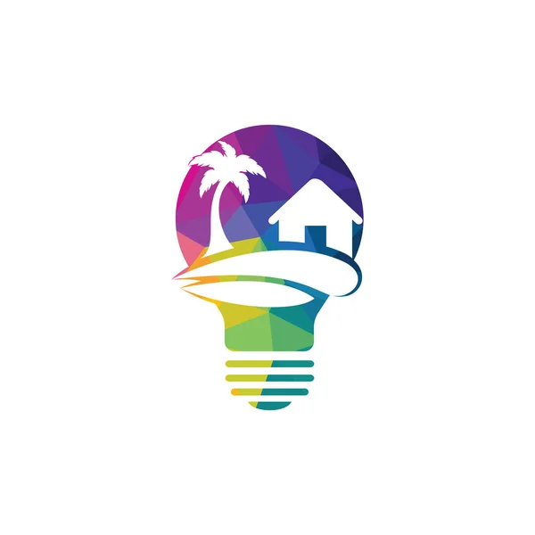 概要ビーチハウスのロゴデザインの電球ランプ 自然旅行の革新のシンボル ツアー トラベルコンセプトデザイン — ストックベクタ