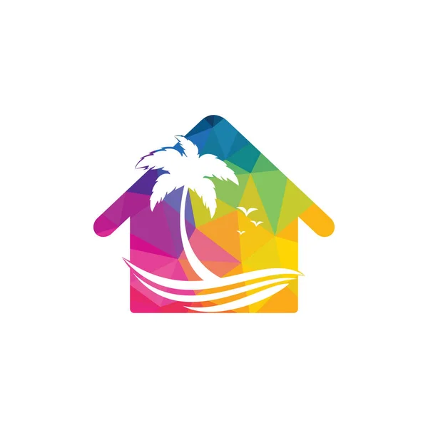 太陽とヤシの木のベクトルのロゴデザインと家とビーチ — ストックベクタ
