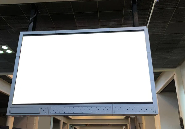 Reklam Panosu Boş Mavi Gökyüzü Boşluğu Beyaz Ekranda Kopyala — Stok fotoğraf