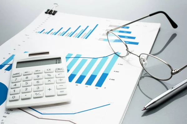 Reviewing business reports. Graphs and charts. — Stock Photo, Image