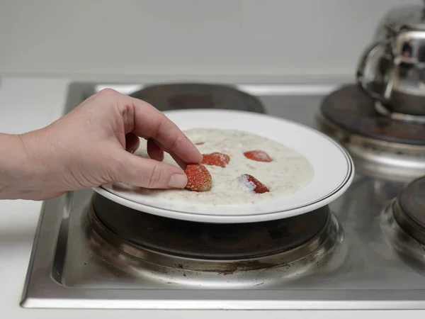 Oatmeal With Strawberry — Stock Photo, Image