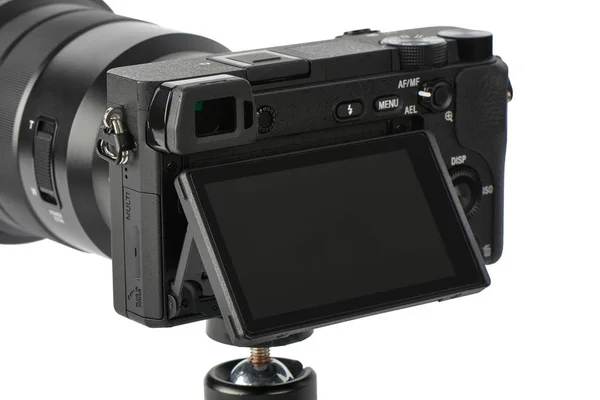 Mirrorless fotoaparát s Tilt shift zobrazení monitoru — Stock fotografie