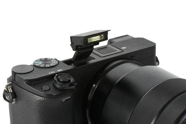 Flash pop-up em uma câmera sem espelho — Fotografia de Stock