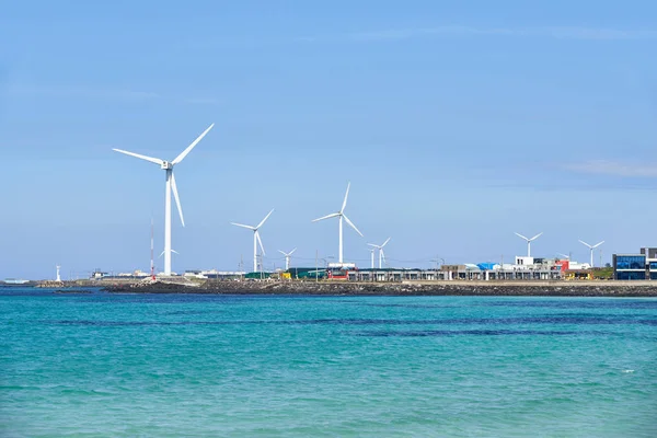 済州島での風力発電のある風景します。 — ストック写真