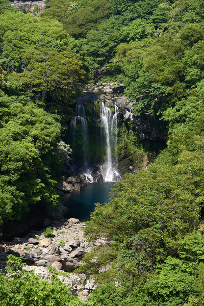 Водопад Чхонджеён
