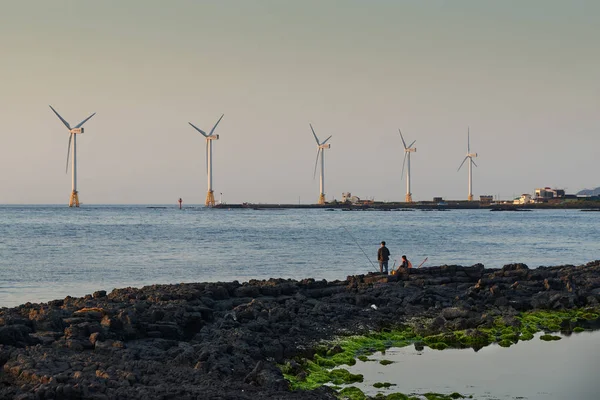 Морський пейзаж Sinchang windmill узбережжя — стокове фото
