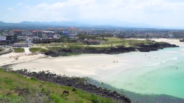 Hamdeok beach, Seoubong tepe görünümünden