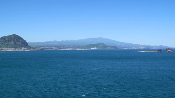 Paisagem da costa sudoeste da ilha de Jeju — Vídeo de Stock