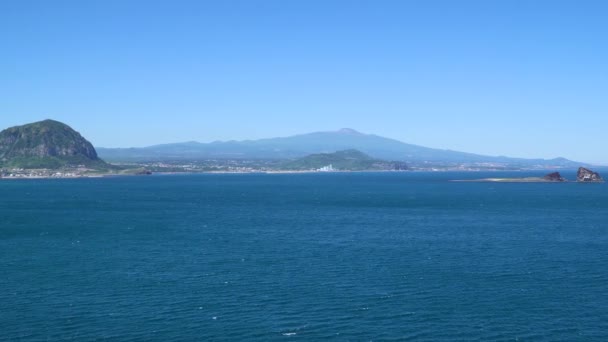 Paysage de la côte sud-ouest de l'île de Jeju — Video