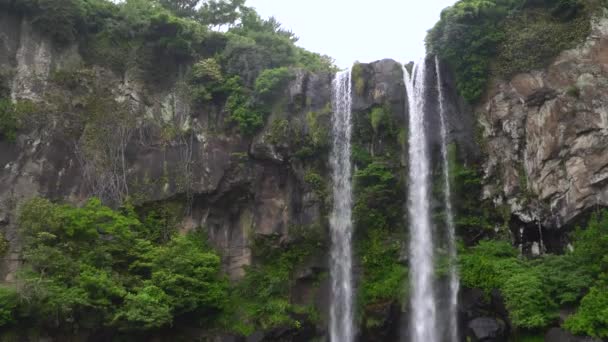 Wodospad jeongbang — Wideo stockowe