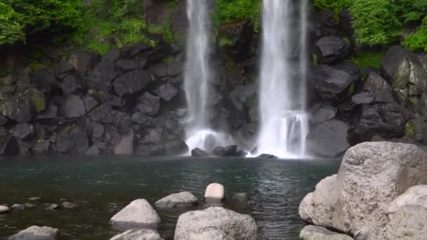 Cachoeira jeongbang — Vídeo de Stock