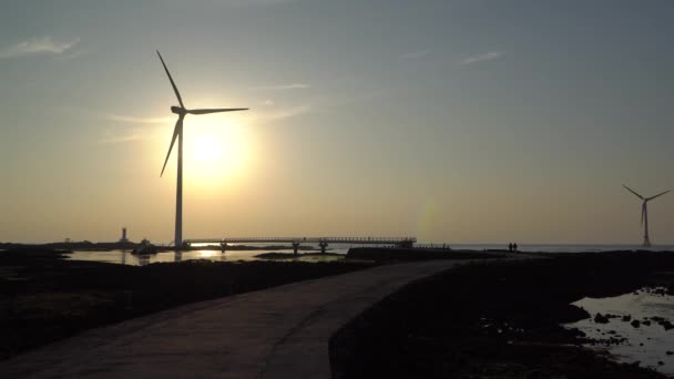 Meereslandschaft an der Küste der Sinchang-Windmühle — Stockvideo