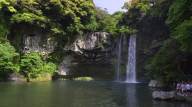 Seogwipo-si, Jeju Adası Cheonjiyeon şelale.