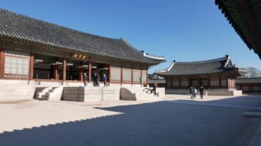 Gangnyeongjeon, Kral'ın ana konut bina