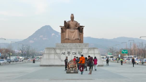 Statua del re Sejong a Gwanghwamun Plaza — Video Stock