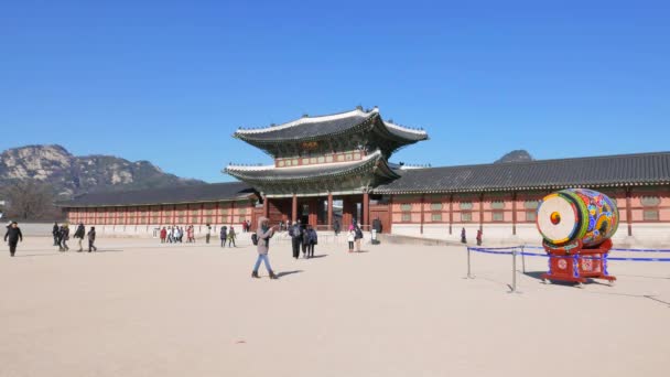 Heungnyemun, o portão interno principal secundário de Gyeongbokgung — Vídeo de Stock
