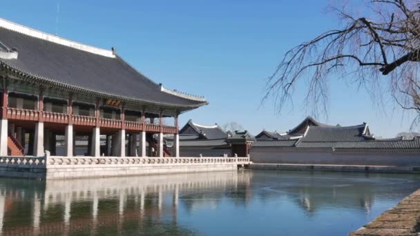 Gyeonghoeru Pavillon, eine Halle, in der wichtige und besondere Staatsbankette abgehalten wurden. — Stockvideo