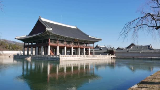 Gyeonghoeru Köşk, imprtant ve özel devlet ziyafetler tutmak için kullanılan bir salonu. — Stok video