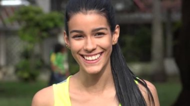 İnsanlar şişelenmiş su içme