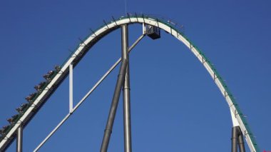 İnsanlar üzerinde Roller Coaster Ride heyecan