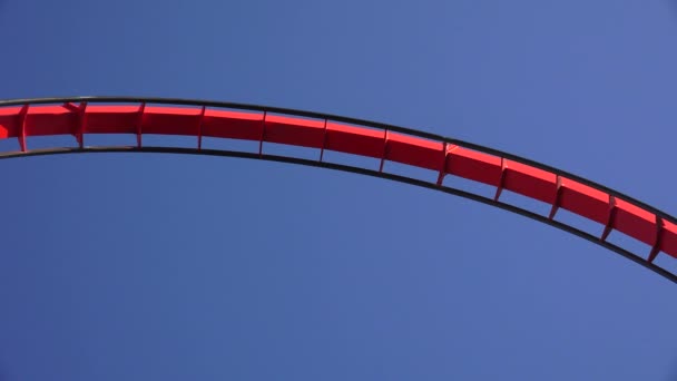Atrações do parque temático Roller Coaster — Vídeo de Stock