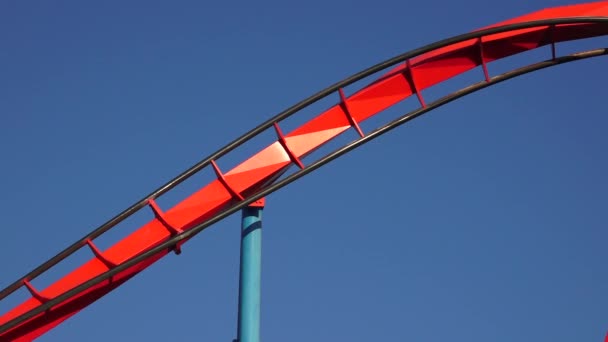 Yaz aylarında roller Coaster — Stok video