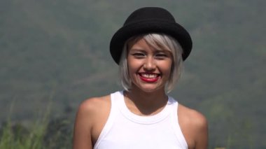 Seksi kadın giyiyor kırmızı ruj