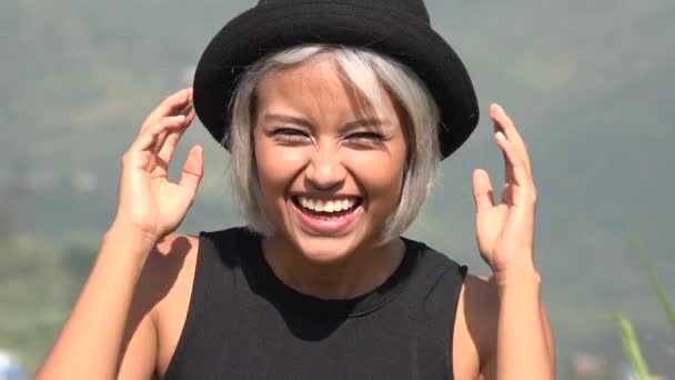 Feliz mujer asiática emocionada — Vídeos de Stock