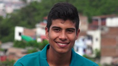 Gülümseyen insanlar mutlu insanlar