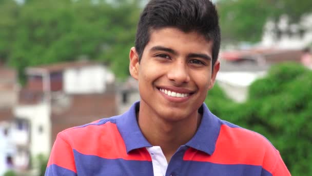Minderheid Latino tiener jongen — Stockvideo