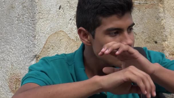 Підлітка студент засмучений і розгніваний — стокове відео