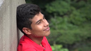 Merak ya da hayal umutlu genç çocuk