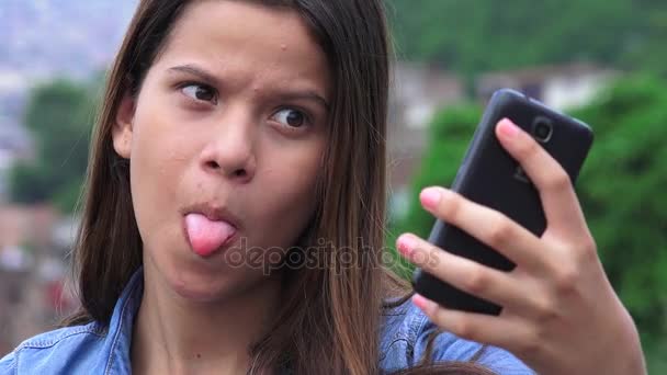 Pretty Teen Girl Posing For Selfies — Stock Video